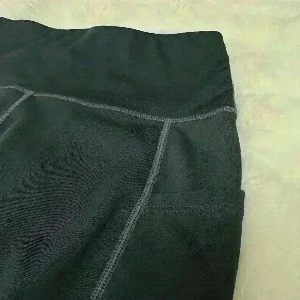 Women’s Grey Exercise  Sports Biker Shorts with Side Pockets in size Medium - Picture 6 of 6